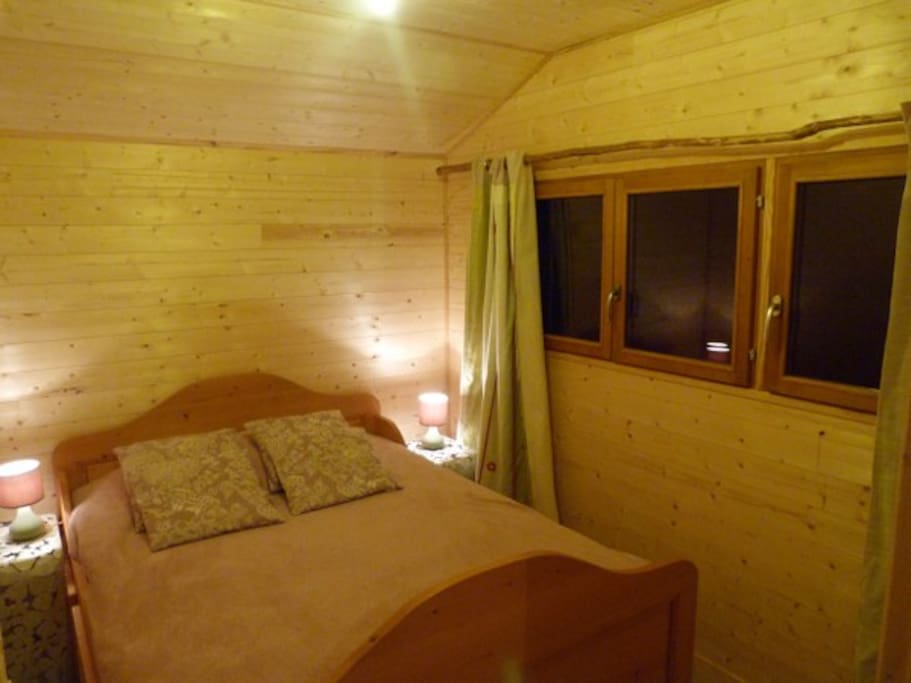 la chambre avec lit double