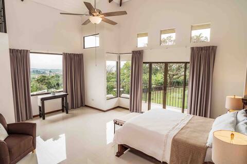 Amazing view, clean, peaceful, close to SJO Airpt
