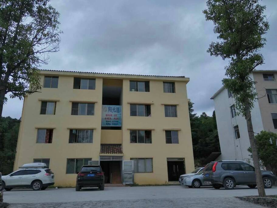 整栋四楼能提供多套住宿。