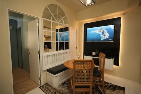 2 BR Condo w/ Balcony (Erwanos Crib)4-6 pax