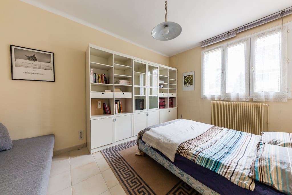 Bed room