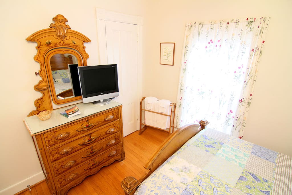 Esopus room.