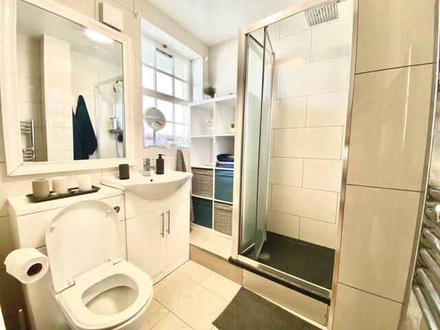 Elevator, AC, 2 Bedroom, Covent Gdn & British Msm gallery image 5