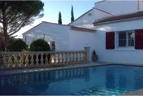 Beautifully wooded villa with pool