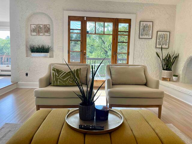 Peaceful & Exquisite LAKE FRONT Home w/Heated Pool gallery image 5