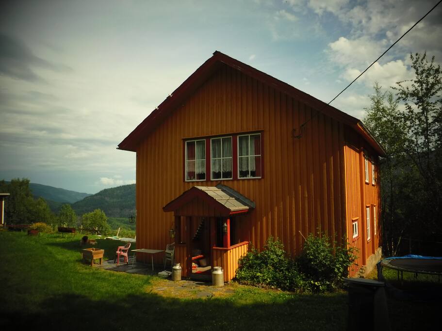 idyllisk,gammelt fjellgard på Nordre Rognstad i Øyer kommune i Oppland
