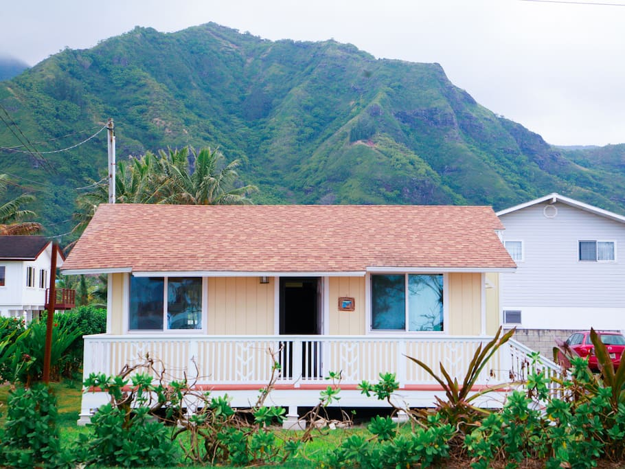 Welcome to your perfect Hawaiian style getaway. The home is perfect for families who want a great stay at a great price!