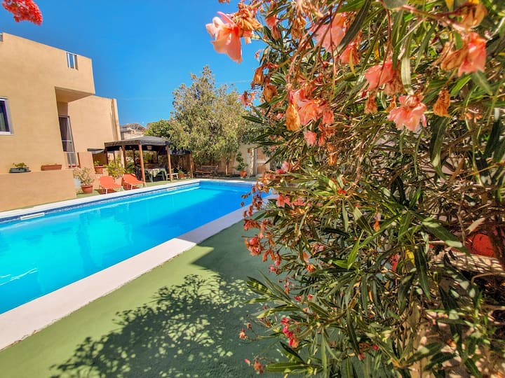 St Julians-Apartment With Patio and Pool