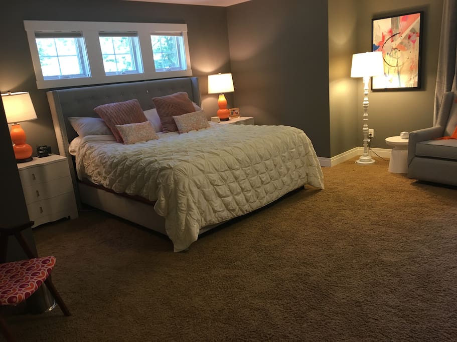 Bedroom 1 / king
