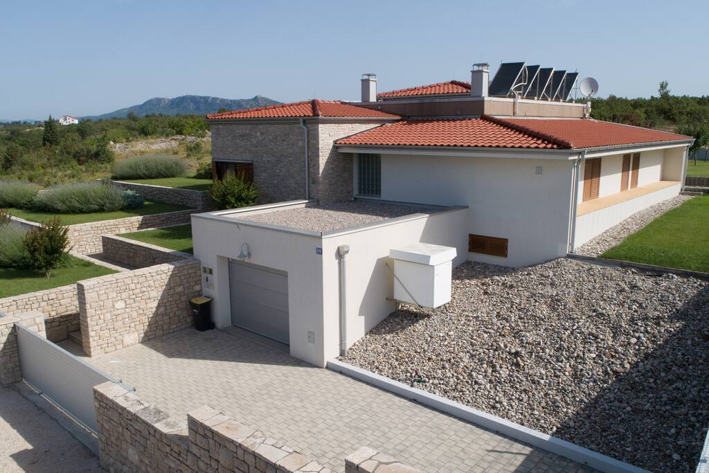 Entrance to the villa with garage from the road