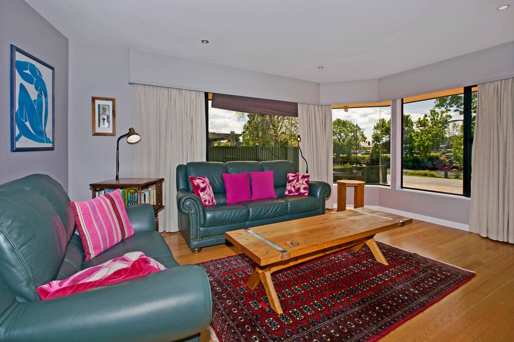 Living with views over the river