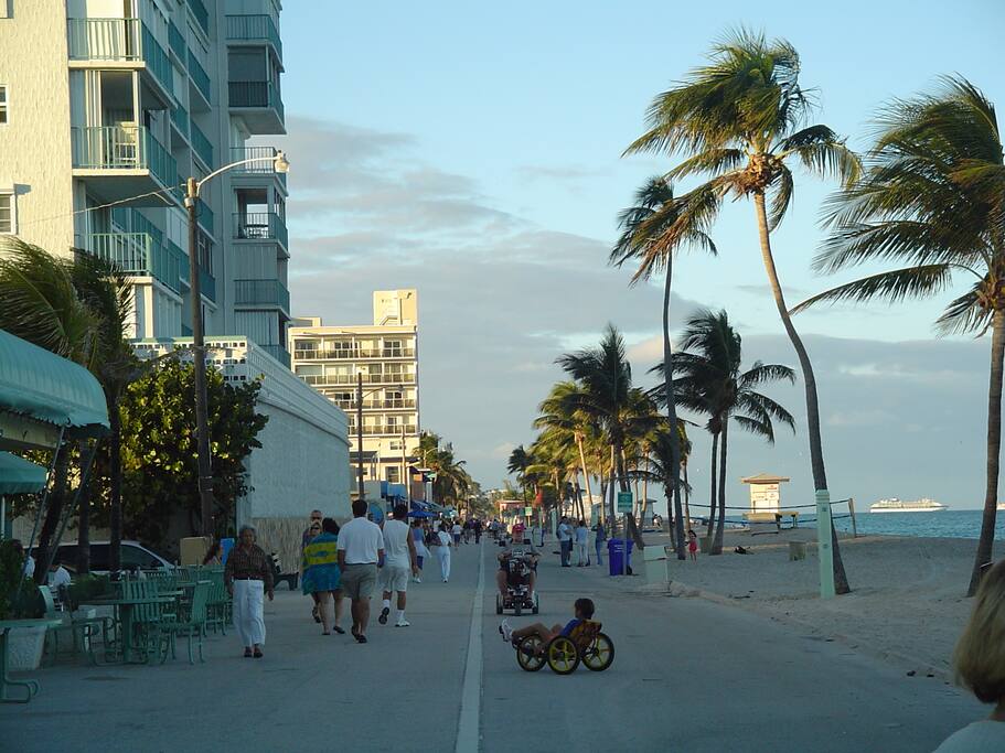 2.2 miles to Hollywood Beach