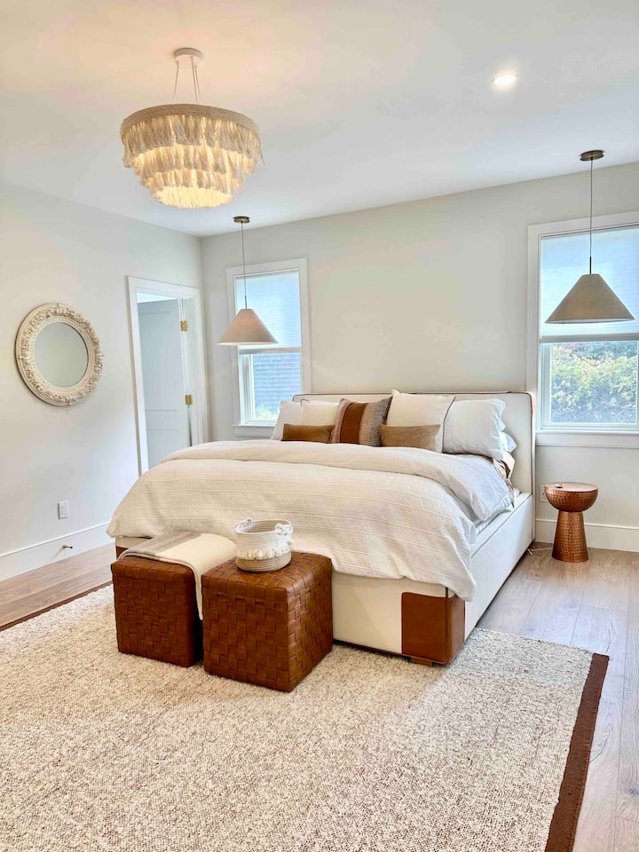 Საძინებელი 1-მასტერი, დიდი ზომის საწოლი, ცალკე სააბაზანო ნალექიანი საშხაპით