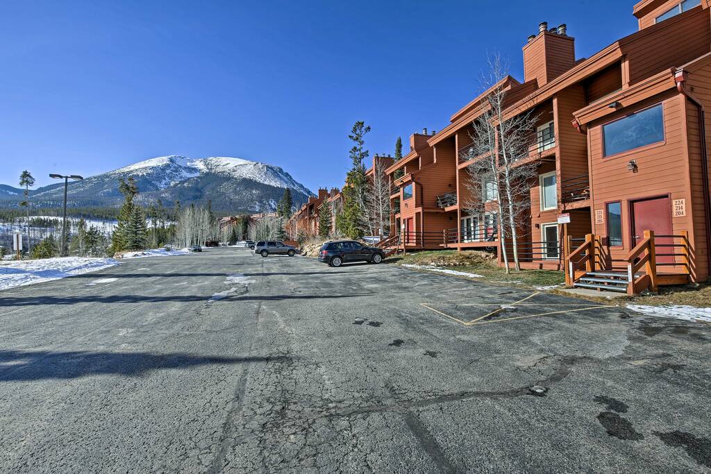 This Colorado home is just minutes from prime hiking and skiing!
