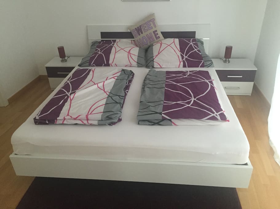Das geräumige Bett für Zwei.