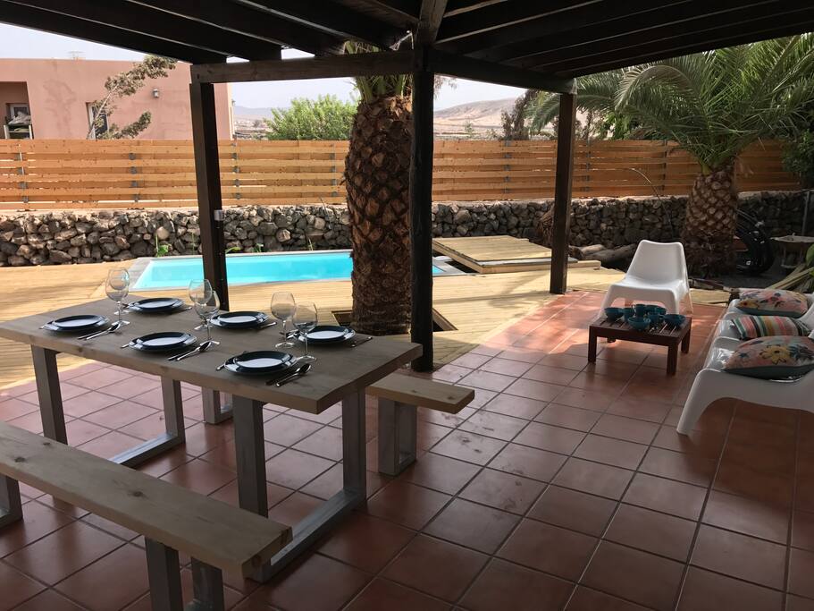 Terraza Mesa exterior + sofá