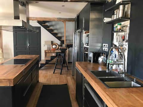 Successful Airbnb property: 130 m2 loft with terrace and garden in Fontainebleau
