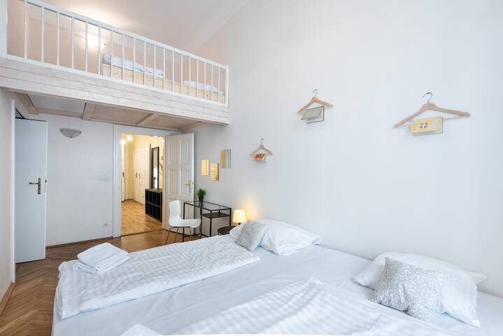 💙pragueforyou💙 24 pers in the Old Town Prague! gallery image 4