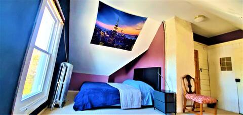 Relaxing Loft - Near Subway, Old Style House