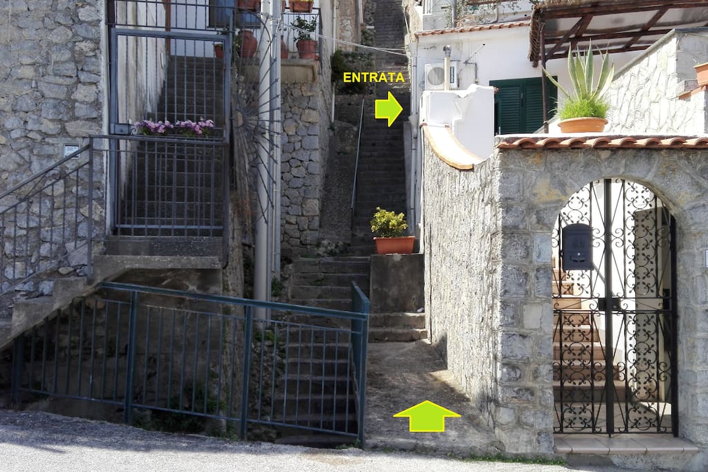 Accesso da via 'Miramare' (access from 'Miramare' road)