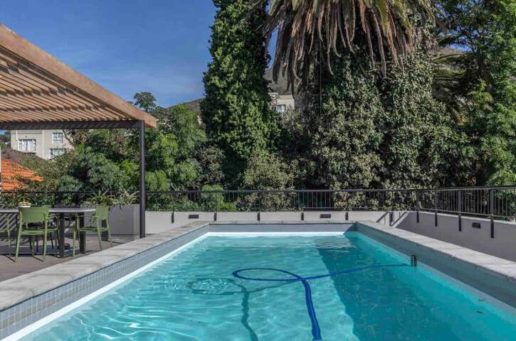 Breathtaking Table Mountain 2 Bed Apartment gallery image 4