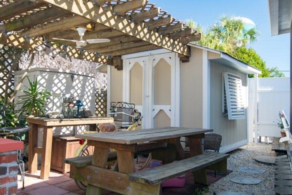 Pergola Outdoor Dining