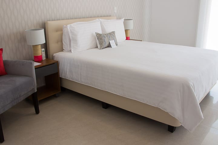 Apartamento de 1 dormitorio con vista a la piscina