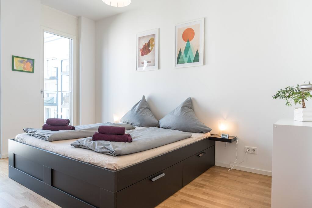 master bedroom (bed size 1,80m x 2,00m) with bath on suite