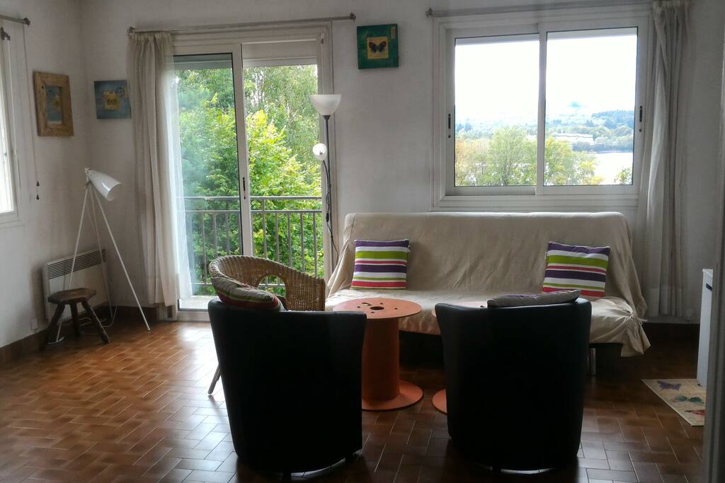Salon,avec balcon,vue sur le lac