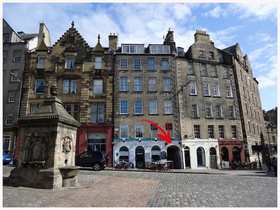 Excellent location right in the heart of Edinburgh's old town!