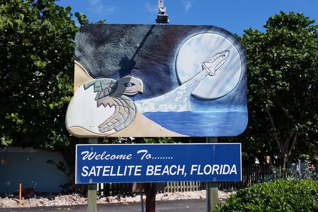 2 Blocks to the beach!