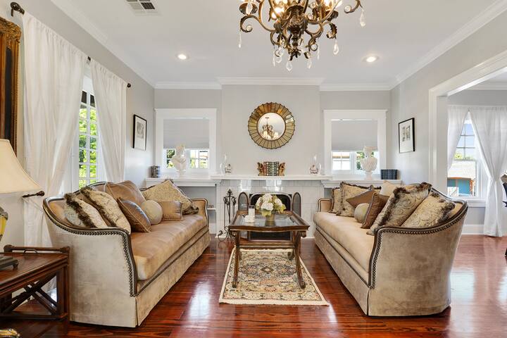 Luxury Home Sleeps 6 Near Streetcar & Riverbend gallery image 3