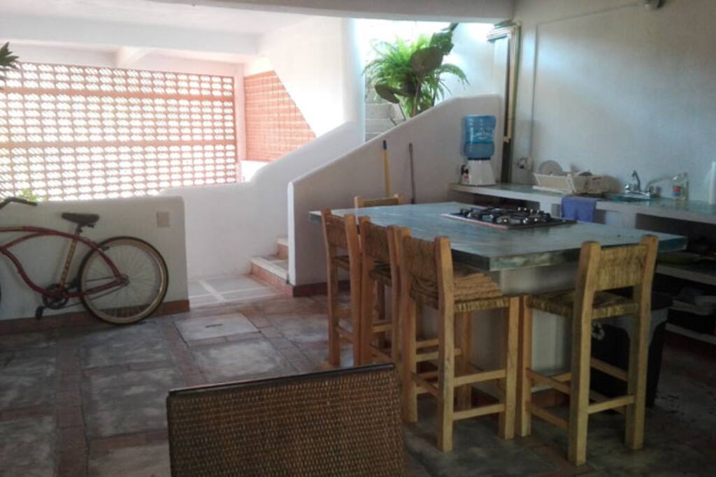 La barra comedor es amplia y cómoda.
