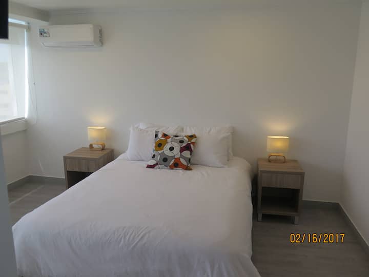 Habitacion main, cama queen.
Camera da letto principale con letto matrimoniale