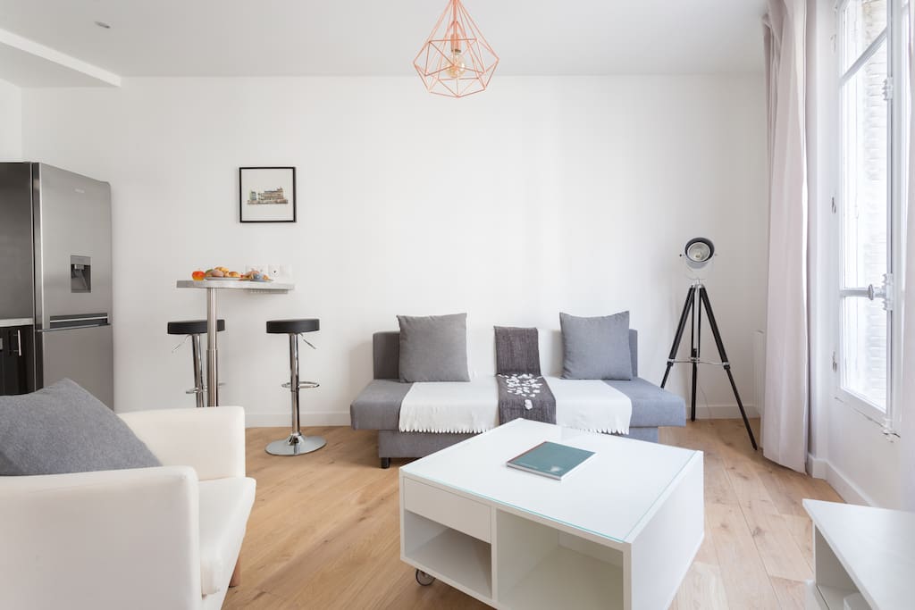 Spacious living room