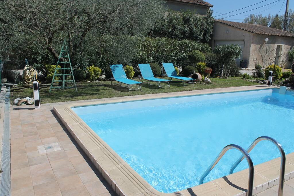 der eingezäunte Pool