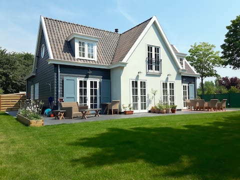 Beachfront luxury accommodation for 8 people