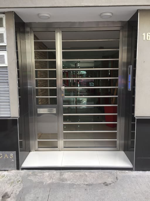 Puerta del Edificio