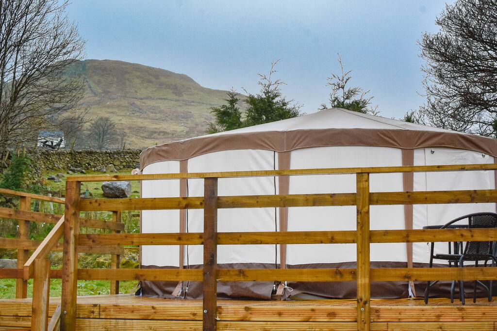 Exterior, with mountain views all round!