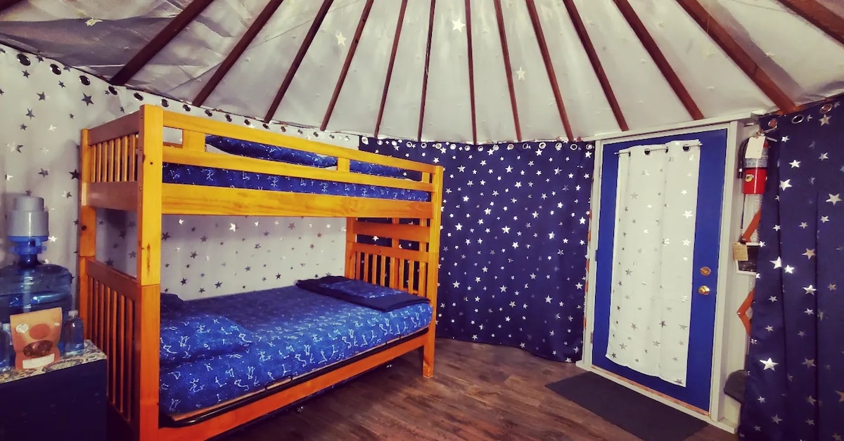 Twin top bunk. Full lower bunk. Twin pull-out trundle.