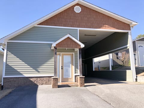 Top performing Airbnb: Fisherman friendly home near Lake Guntersville in Guntersville