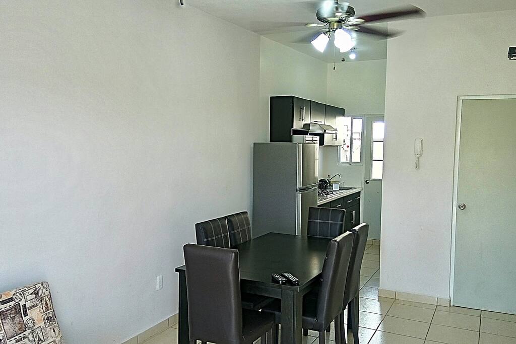 Area de Comedor para 6 y cocina