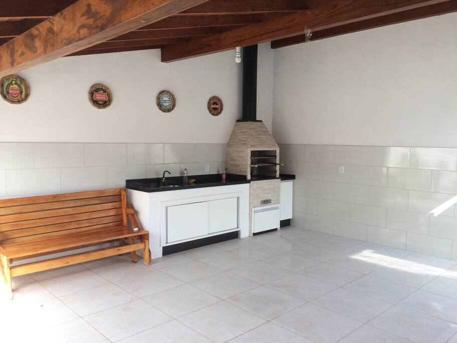 Garagem com churrasqueira