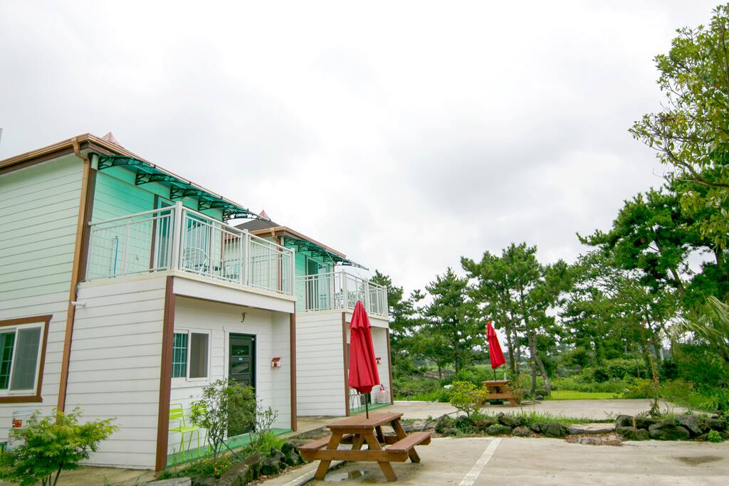 Bldg outlooks