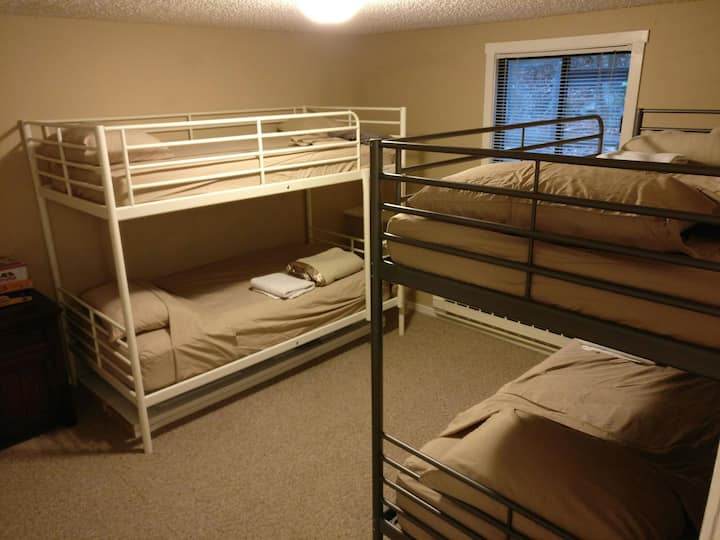 Dve poschodové postele