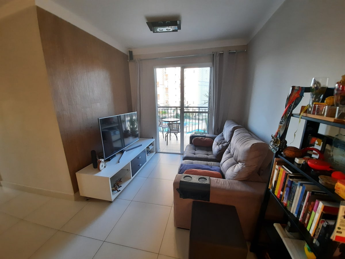 טלוויזיה חכמה 55אינץ' עם נטפליקס, סלון