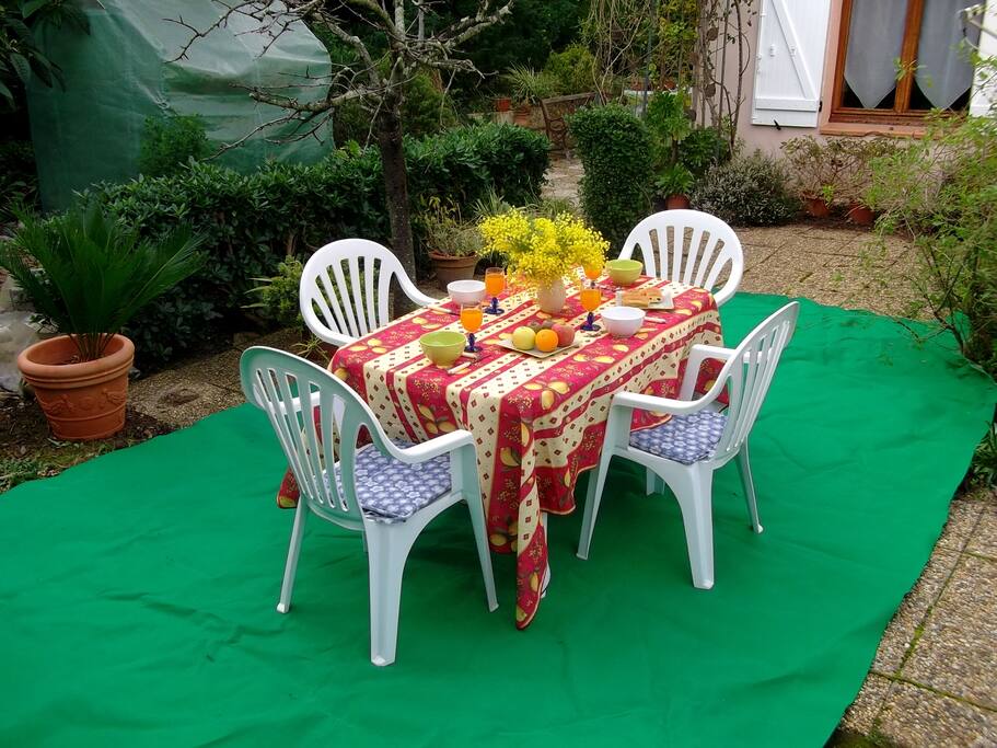 Terrasse d'été avec lumière + prise électrique, plaques à gaz extérieures