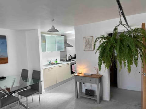 Top Airbnb: Stylish apartment in the centre of Hebden Bridge. in West Yorkshire