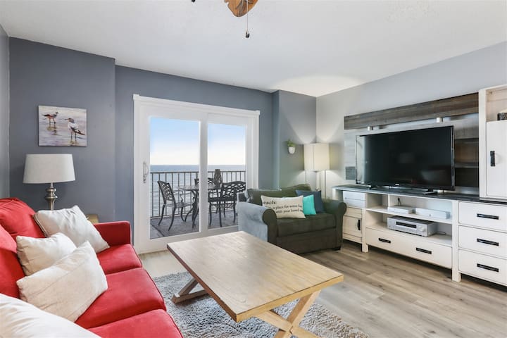 Beachfront 1 BR - Updated condo!