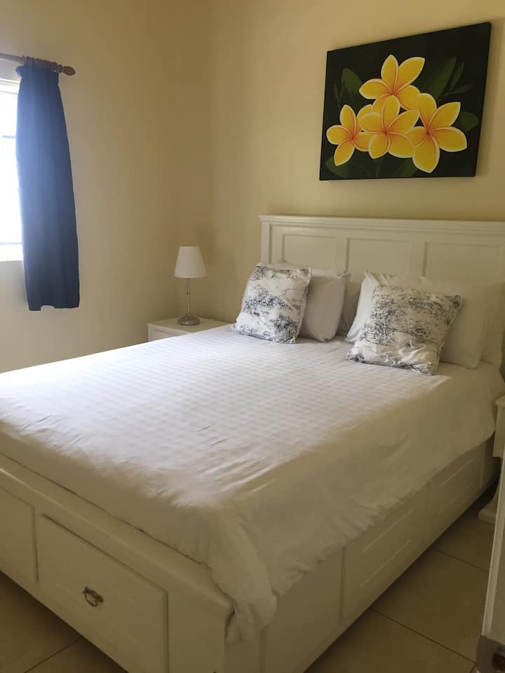 Bedroom 2 with Queen size bed
